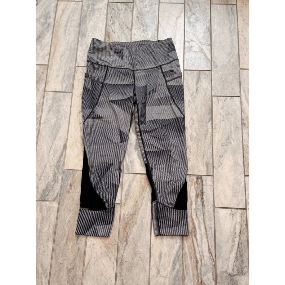 Athleta women's small black/gray cropped leggings MSRP $80